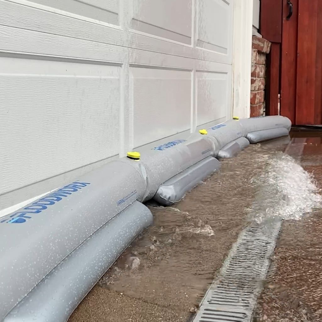 Several Floodworx units have been connected and protect a garage door against water ingress.